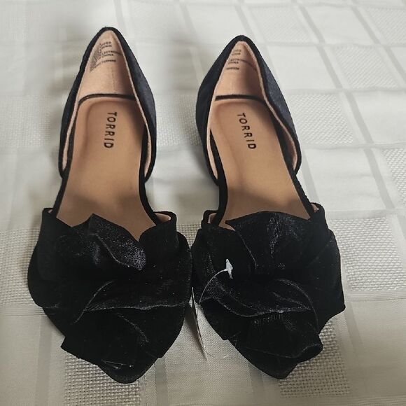 Torrid Black Women's Shoes with Floral Detail - Picture 1 of 16